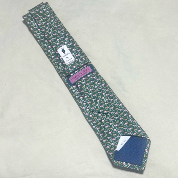 Vineyard Vines Christmas Whale Silk Tie- NWT - Picture 2 of 2